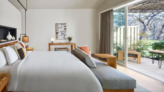 Set on 22 acres surrounded by the Mayacamas and Palisades Mountains, Solage offers a blend of urban chic and Wine Country casual