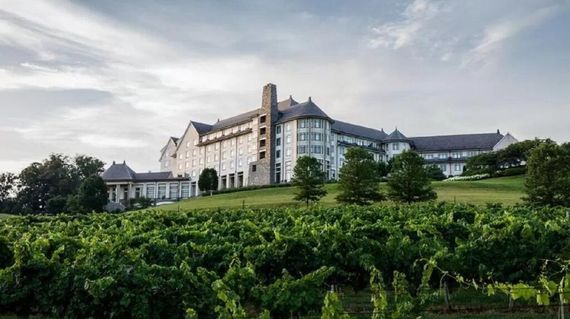 Savor turn-of-the-century elegance and breathtaking views of the Blue Ridge Mountains at this gracious inn, nestled on Biltmore's majestic estate