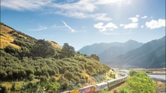 On the last day, enjoy an exceptional journey to Christchurch via the TranzAlpine train 