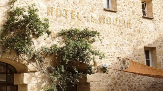 A former olive mill in the 18th century, stay two nights in this charming hotel located in the middle of the village. 