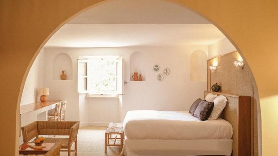 A former olive mill in the 18th century, stay two nights in this charming hotel located in the middle of the village. 