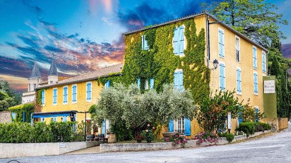 A Provençal-style accommodation with airy rooms that are perfect to relax in after a day's ride. 