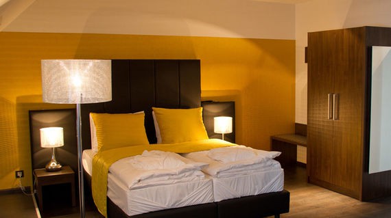 Located right on Peer's market square, have a stroll around town then rest easy in their polished rooms