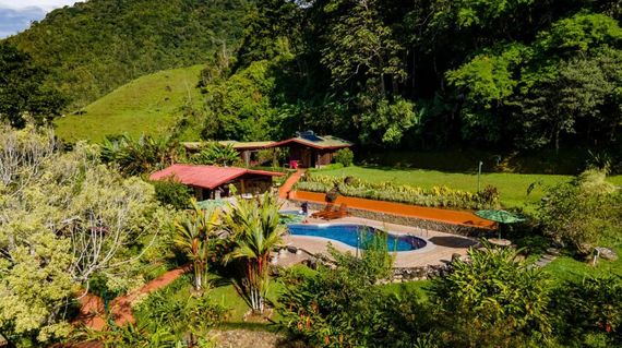 A secluded hotel with views of the Cordillera de Talamanca mountains