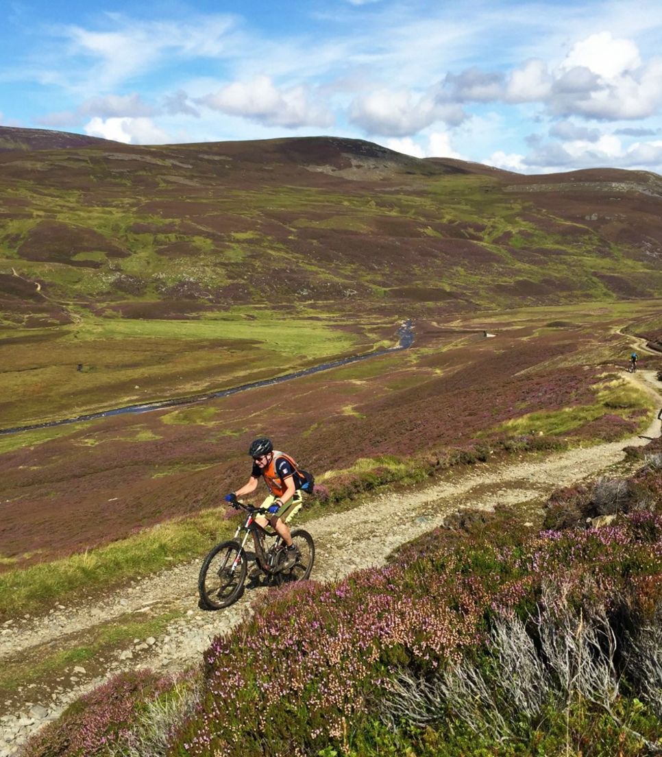 Pedal your way across the country, through a diversity of terrain and landscapes