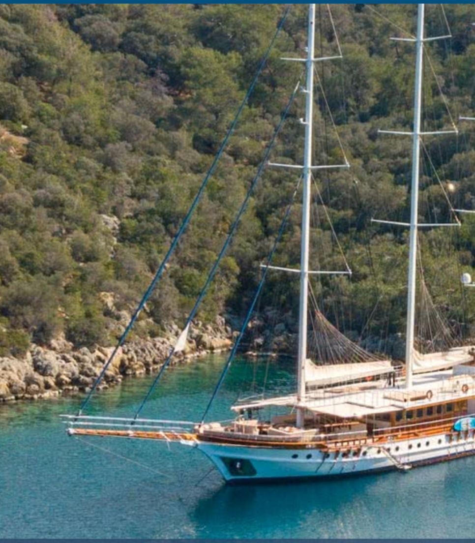 The 42 x 8.40 m Turkish gullet, Admiral, is a true eye catcher with its three towering masts