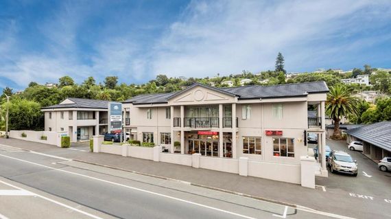 A top quality and comfortable hotel that is only minutes away from Nelson's main shopping district