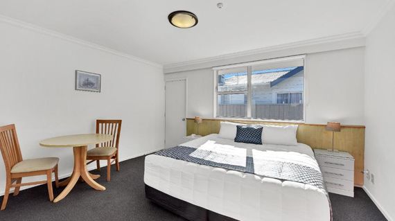 A top quality and comfortable hotel that is only minutes away from Nelson's main shopping district