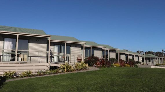 Relax in the privacy of your room, or curl up with a good book in the guest lounge. The Buller River, one of New Zealand’s longest rivers, is also within walking distance.