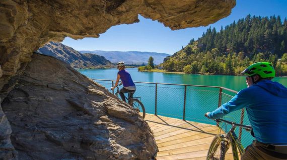 Check off another bucket list trail as you ride the full length of the Lake Dunstan Trail 