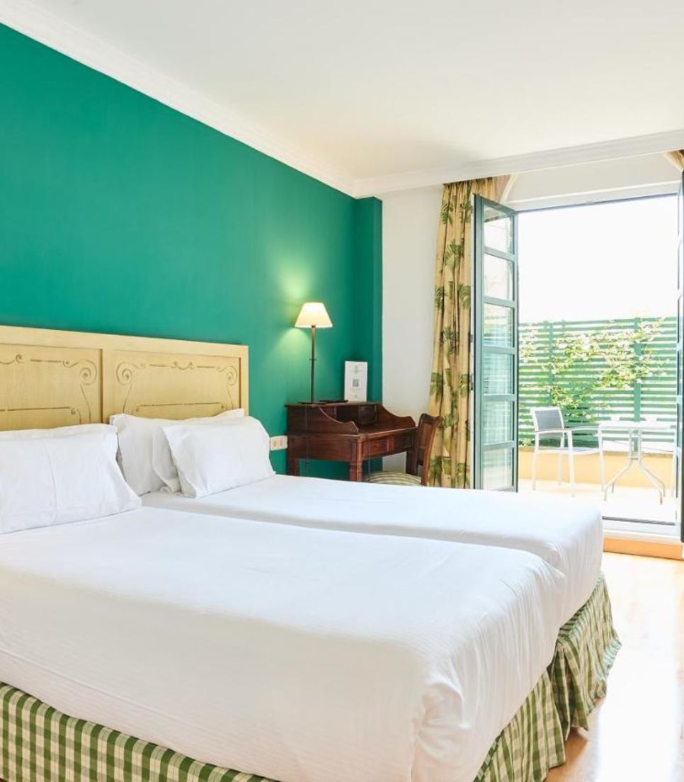 A 4-star hotel in the heart of Rioja Alavesa with spacious and comfortable rooms to relax in after a day of explorations.