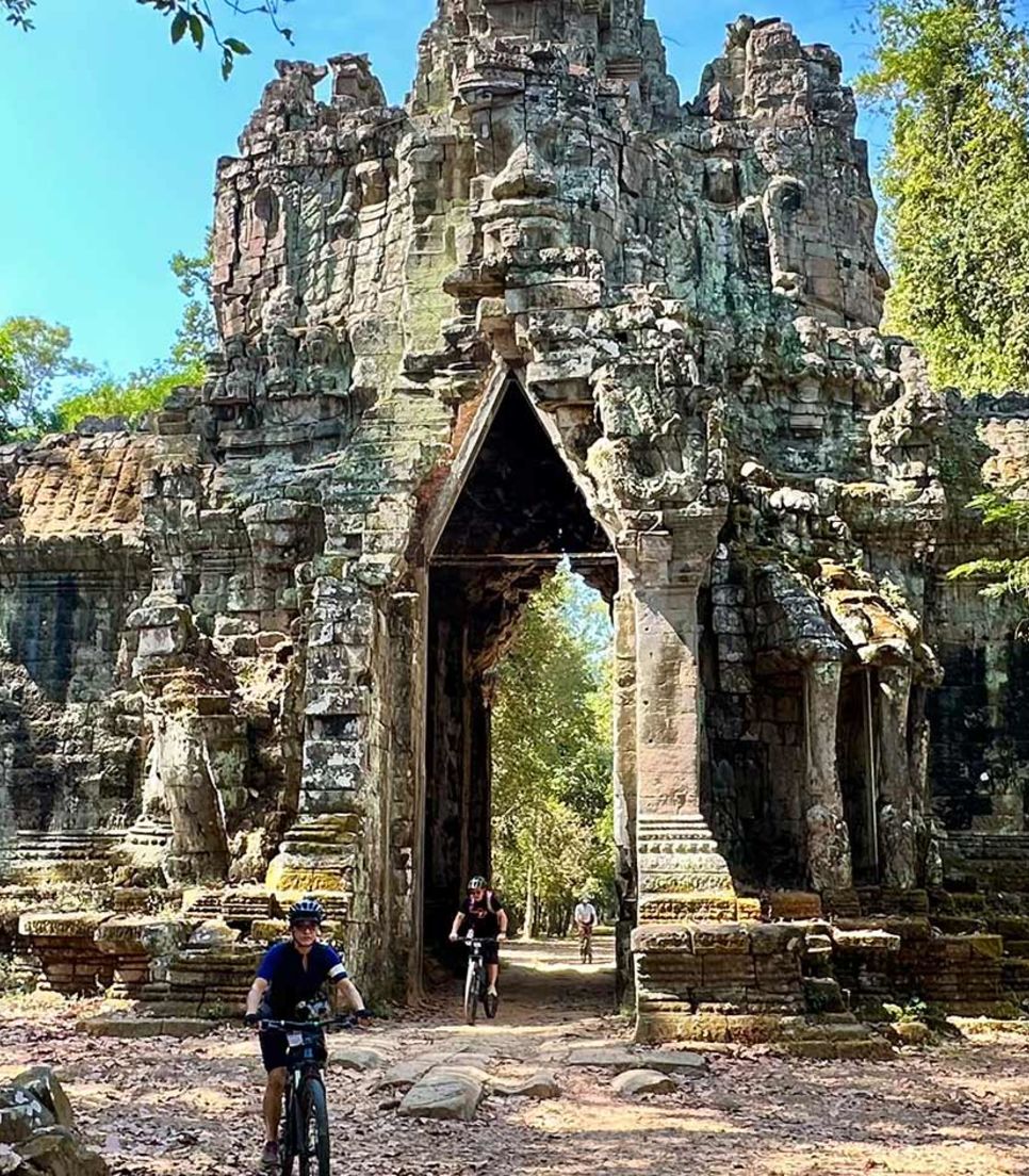 Discover the heritage of Cambodia by bike