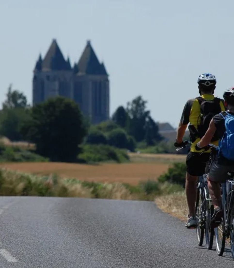 Cycle tour canals, bike paths, alongside rivers and on rural roads - this tour has it all!