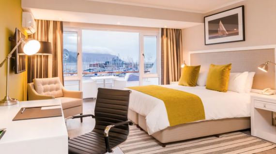 This bright and breezy boutique hotel is centrally located in Simonstown on the water’s edge. Rooms are outfitted with an elegant nautical design and have lovely views