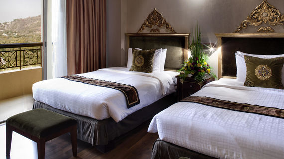 Luxurious hotel located at the foot of Mandalay Hill.