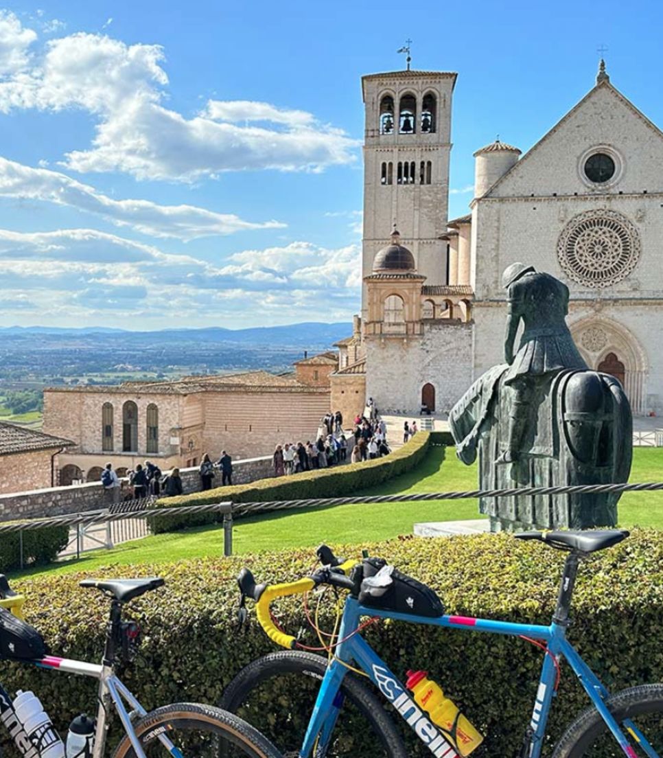 Experience a biking tour and sightseeing rural Italy