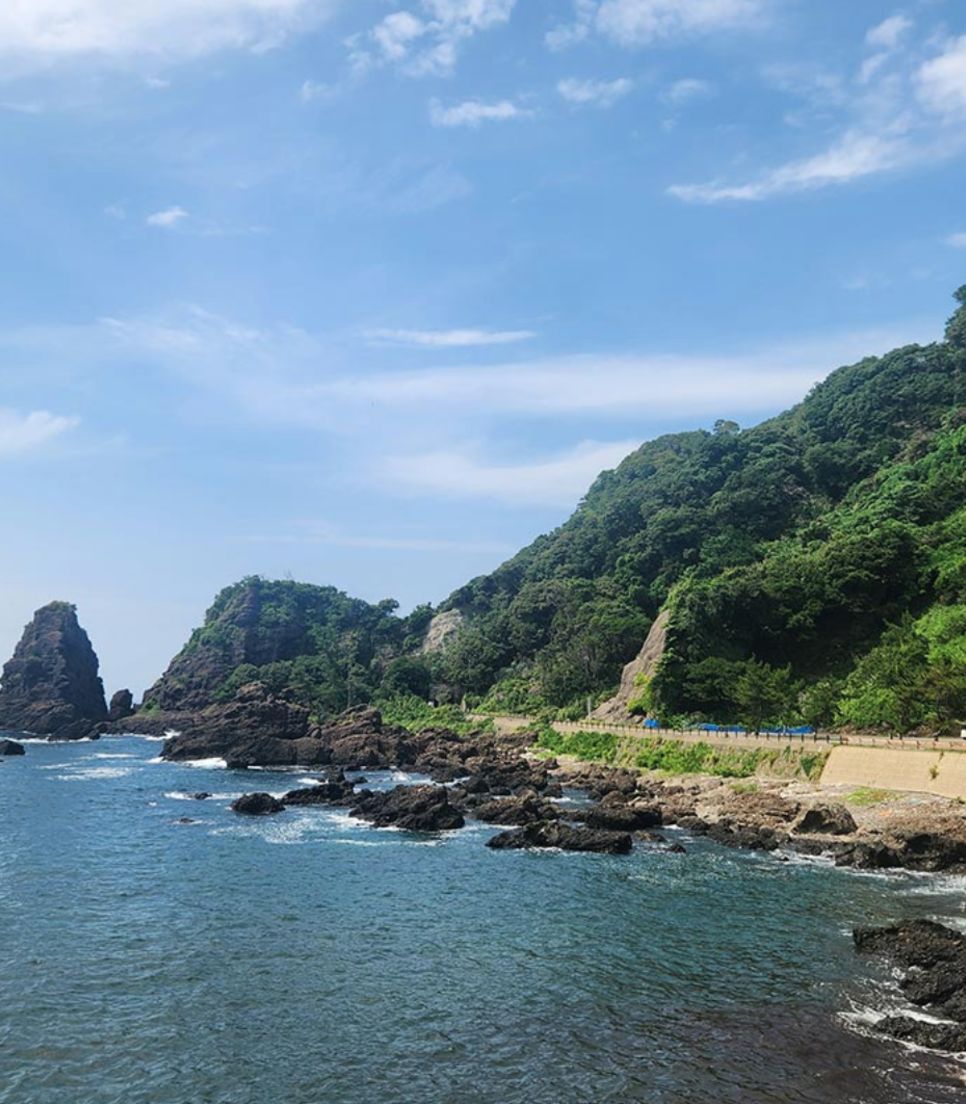 Become immersed in local life on the coast