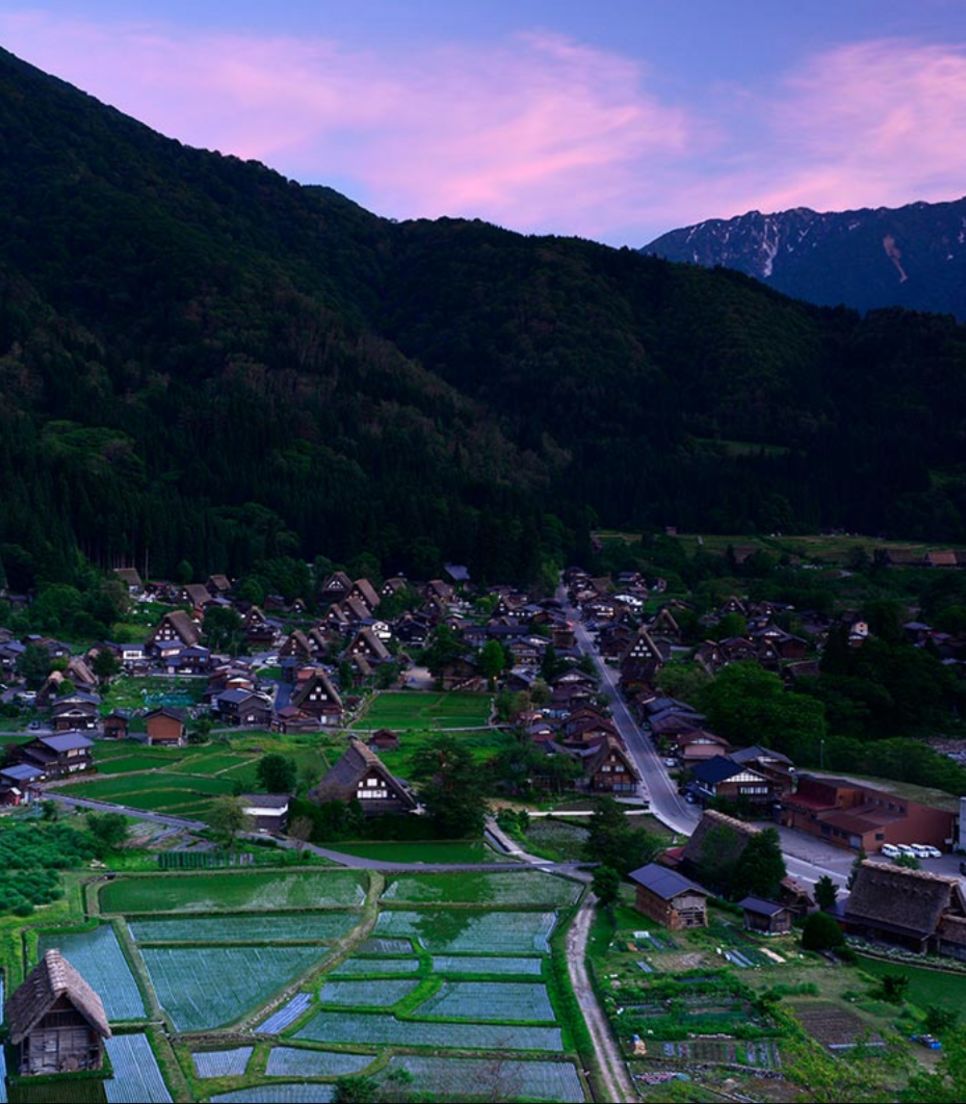 Discover beautiful towns and villages during the tour