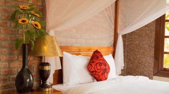 Sitting on the banks of Dong Suon Lake, this resort offers stunning views and serene accommodations