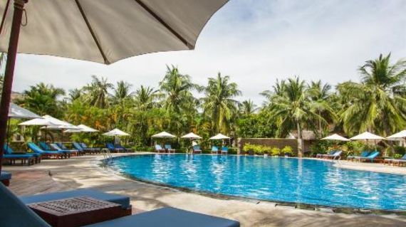 A tropical oasis along the coast of Mui Ne with relaxing accommodations and an outdoor pool
