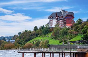 Hotel on edge of lake