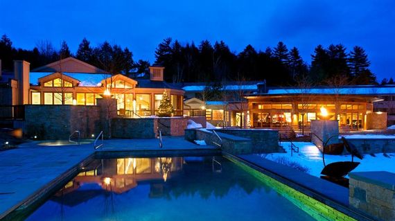 A mountainside resort featuring indoor and outdoor pools, plus relaxing, well-appointed rooms.