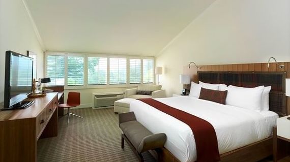 A mountainside resort featuring indoor and outdoor pools, plus relaxing, well-appointed rooms.