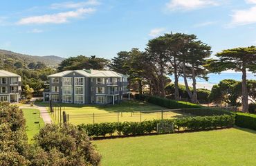 Hotel in grounds by the ocean