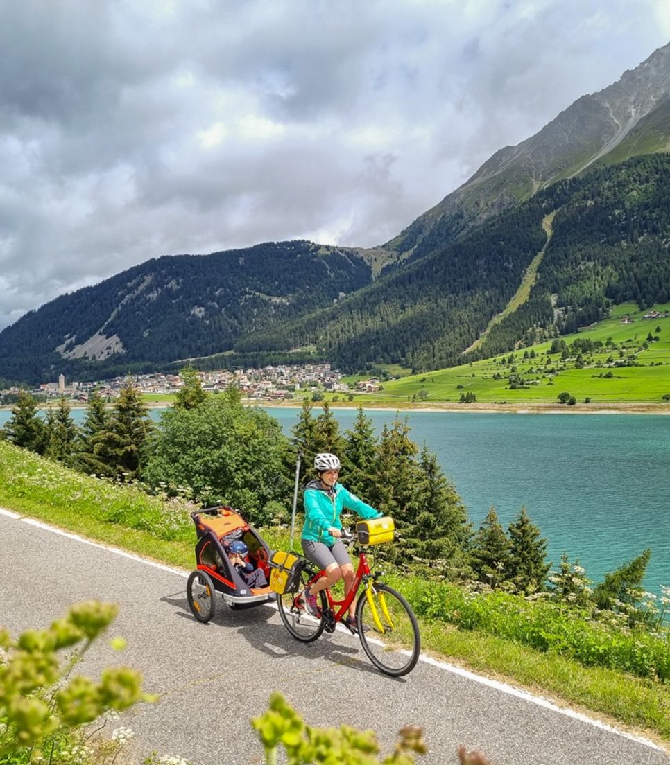 Cycle together along the peaceful Adige River, surrounded by South Tyrol’s mountains, vineyards and charming villages.