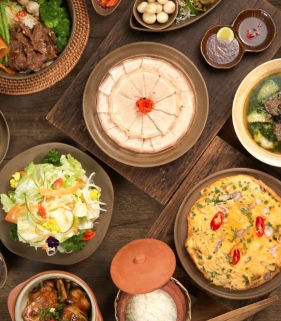 Get stuck into some delightful cuisine on tour