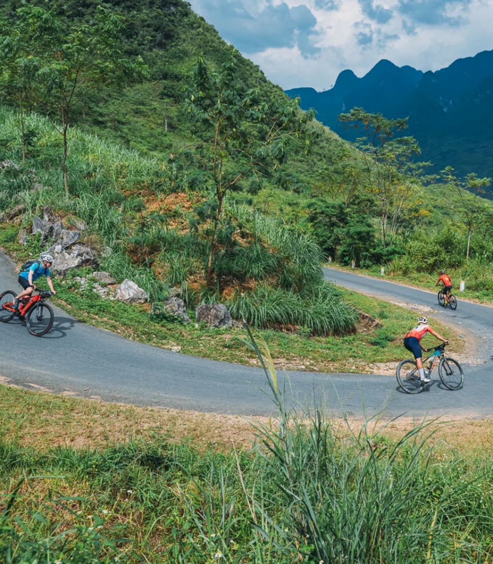 Explore the Ha Giang loop's fast descents