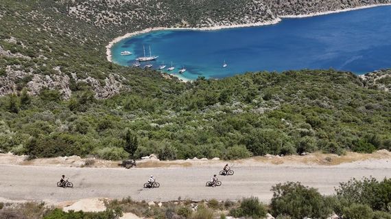 Detour to iconic Kaputaş Beach along the way
