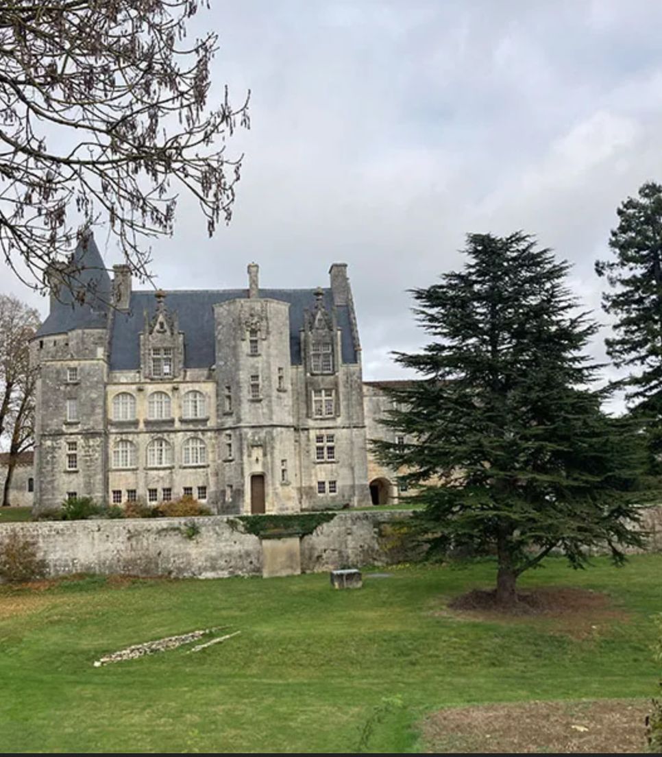 Discover the heritage of the countryside, where historic châteaux, limestone architecture and characterful riverside villages line your route.