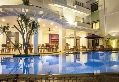 Savour your final night of the tour and indulge in the luxurious hotel pool