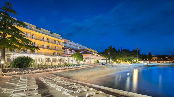 Situated right on the beach in the historic town of Cavtat, the hotel boasts wonderfully modern rooms, excellent facilities and two pools