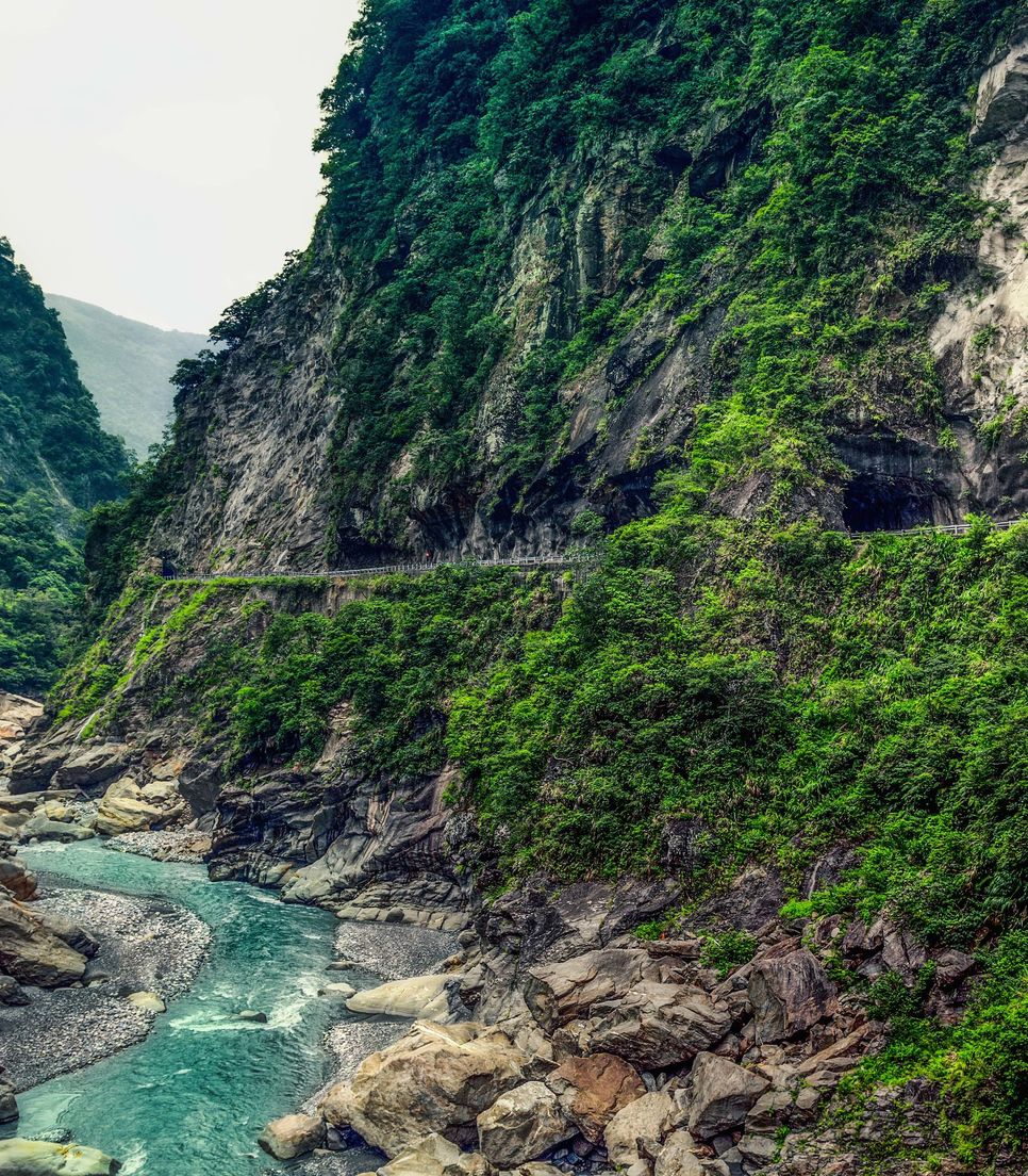 Spend several days enjoying the world famous Taroko Gorge and all its natural awe-inspiring beauty