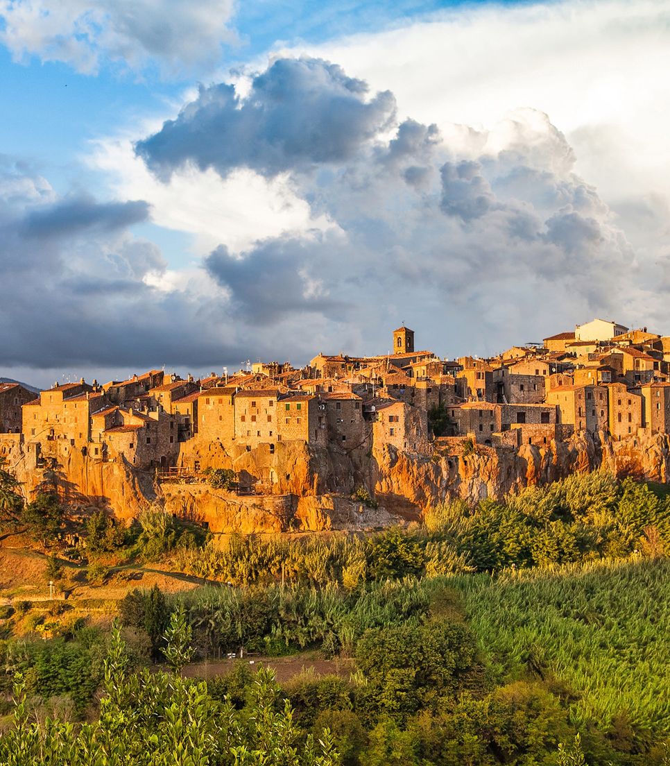 Surrounded by a ravine and with a breathtaking skyline, the picturesque town of Pitigliano is a Tuscan dream