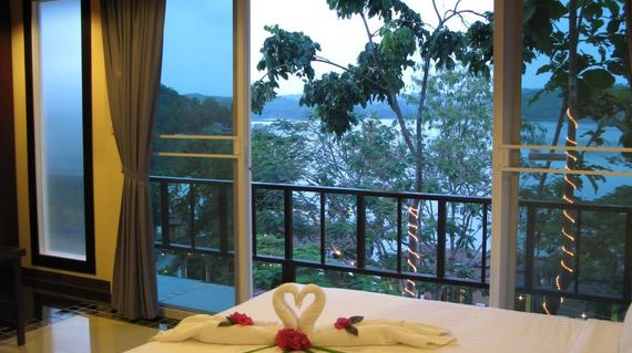 Set on the lake and offering panoramic views of the mountains and the Sri Nakarin Dam, this 4-star hotel offers a very comfortable stay
