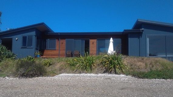Located on the water's edge with views of Rabbit Island and the sea, this idyllic B&B has a pool and a friendly welcome