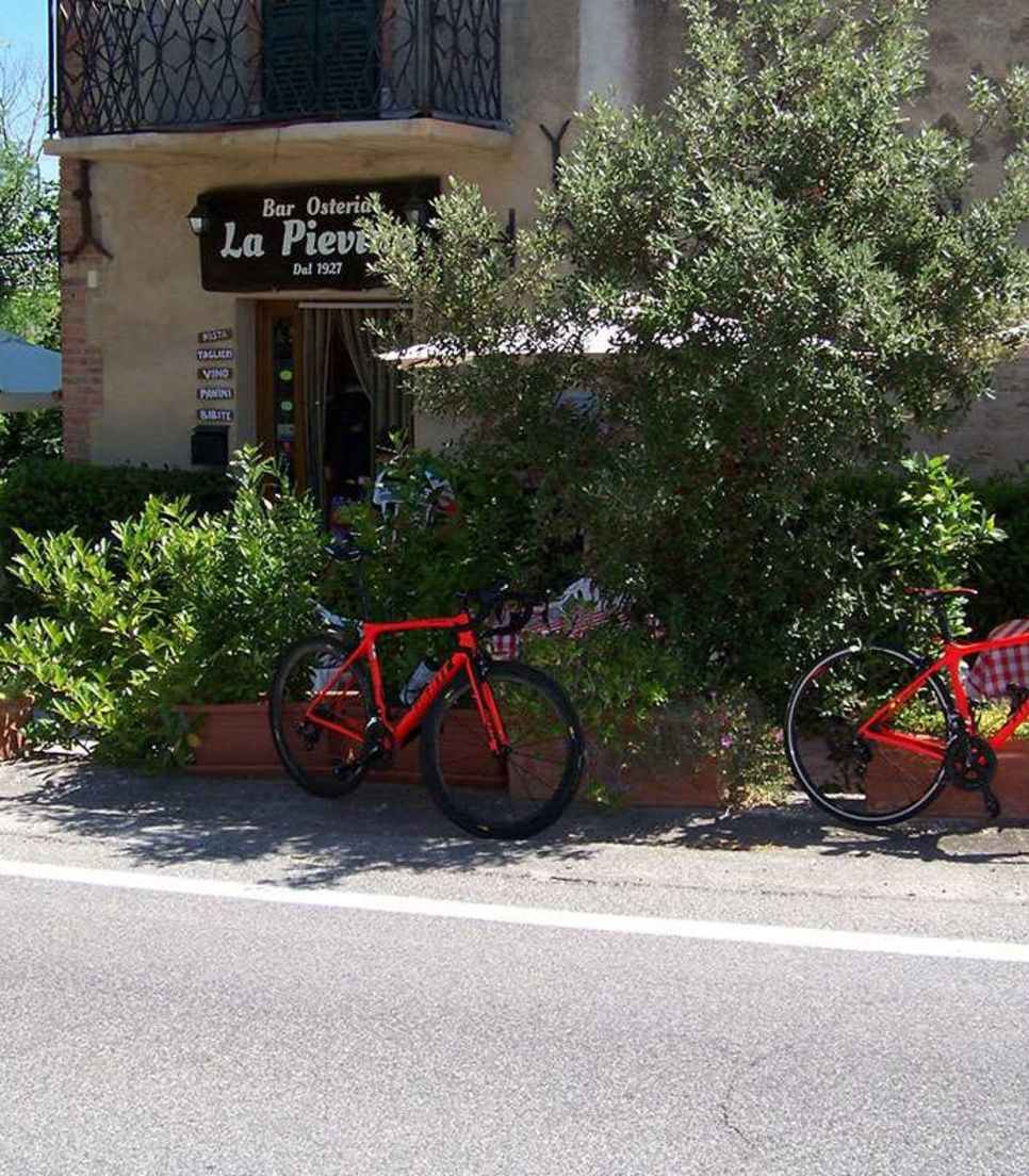 Delightful food and perfect accompanying wines are available throughout this tour