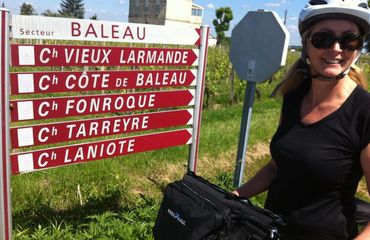 Cyclist infront of signage to chateaux