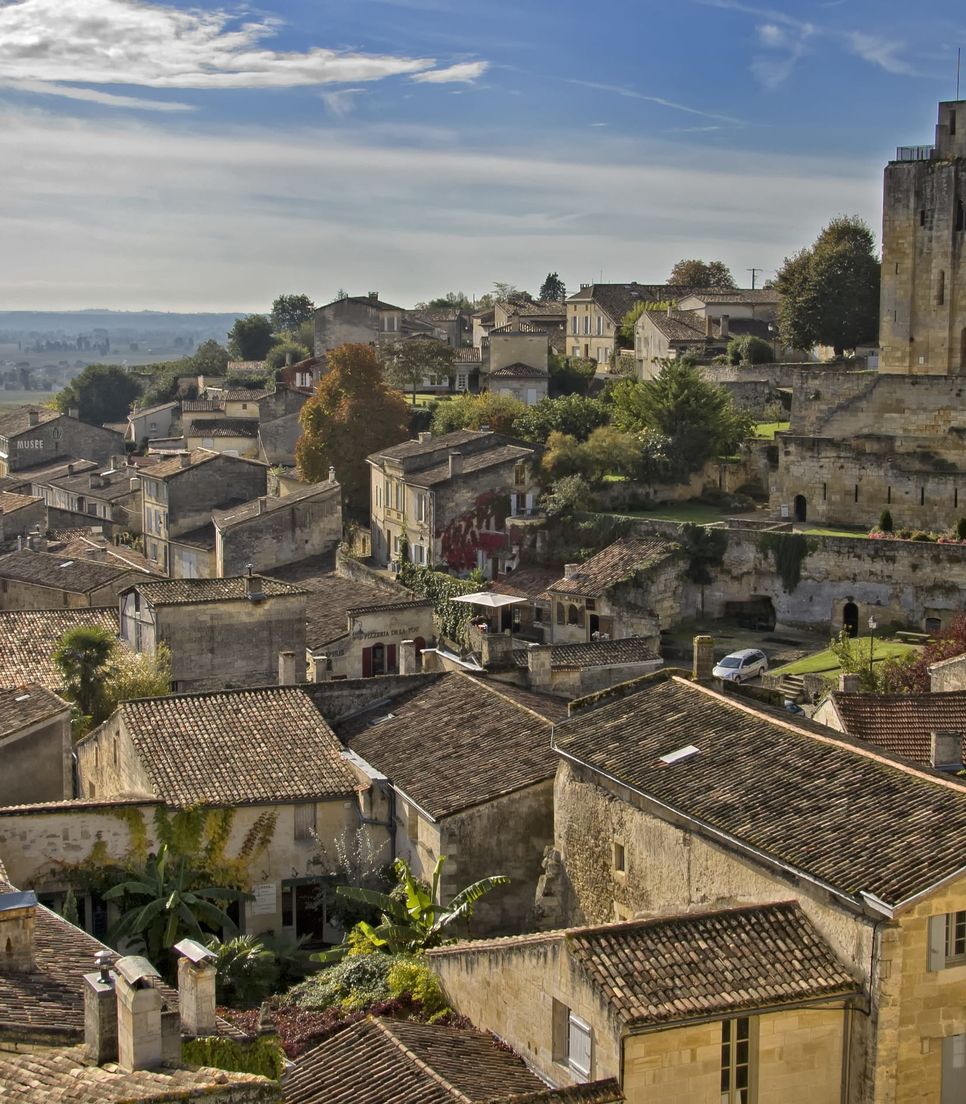 Known as one of the prettiest villages in Bordeaux, St-Emilion is a quintessential example of the region's historic beauty