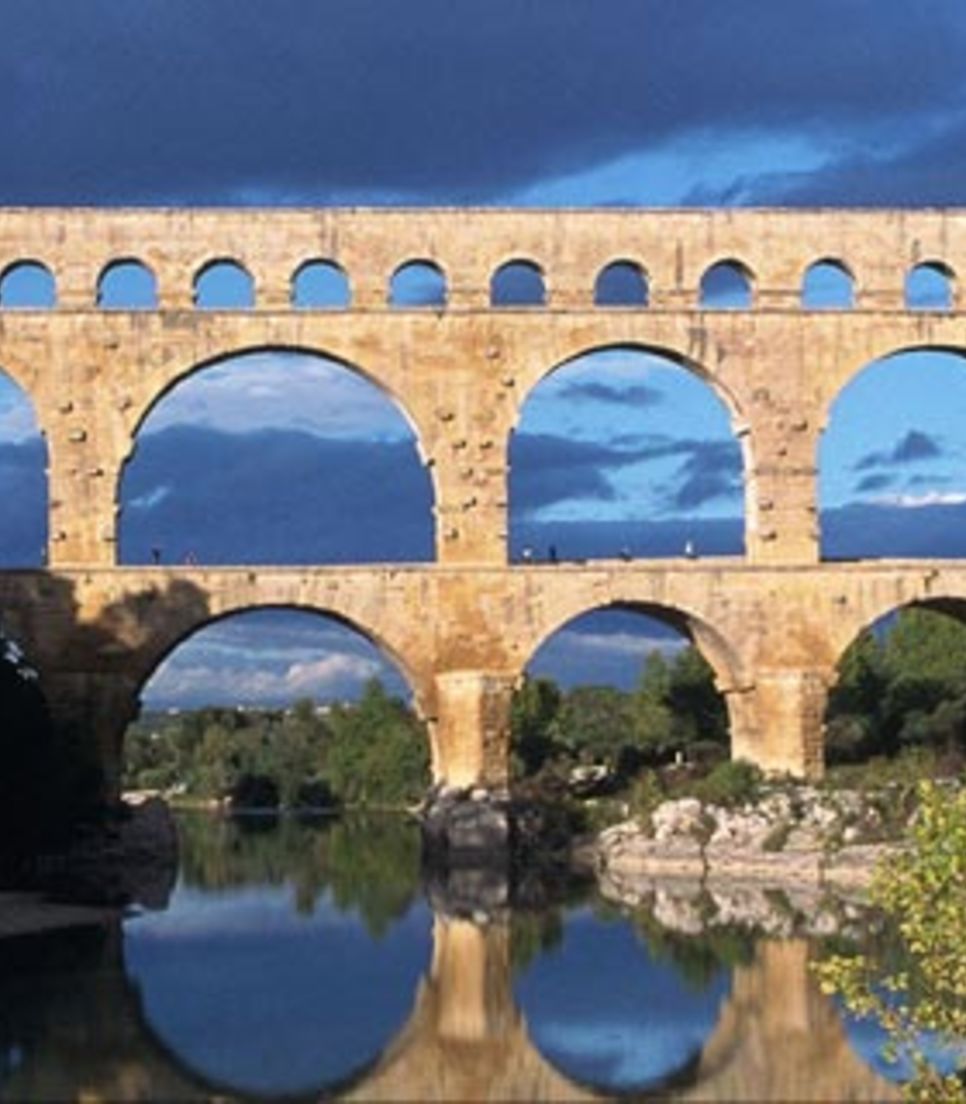 Visit this magnificent ancient Roman structure on days 4 and 5, enjoying it from above and below