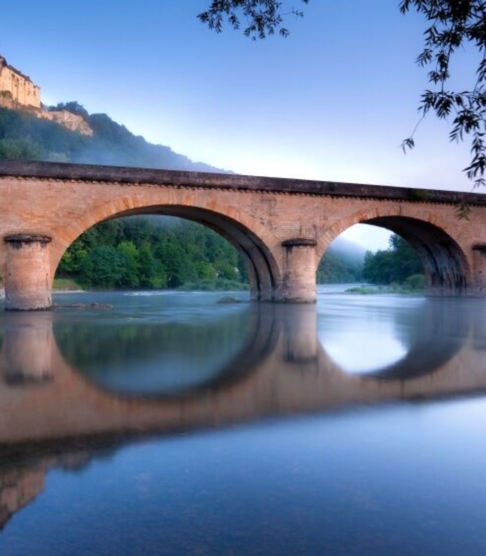 Enjoy the magnificent Dordogne scenery