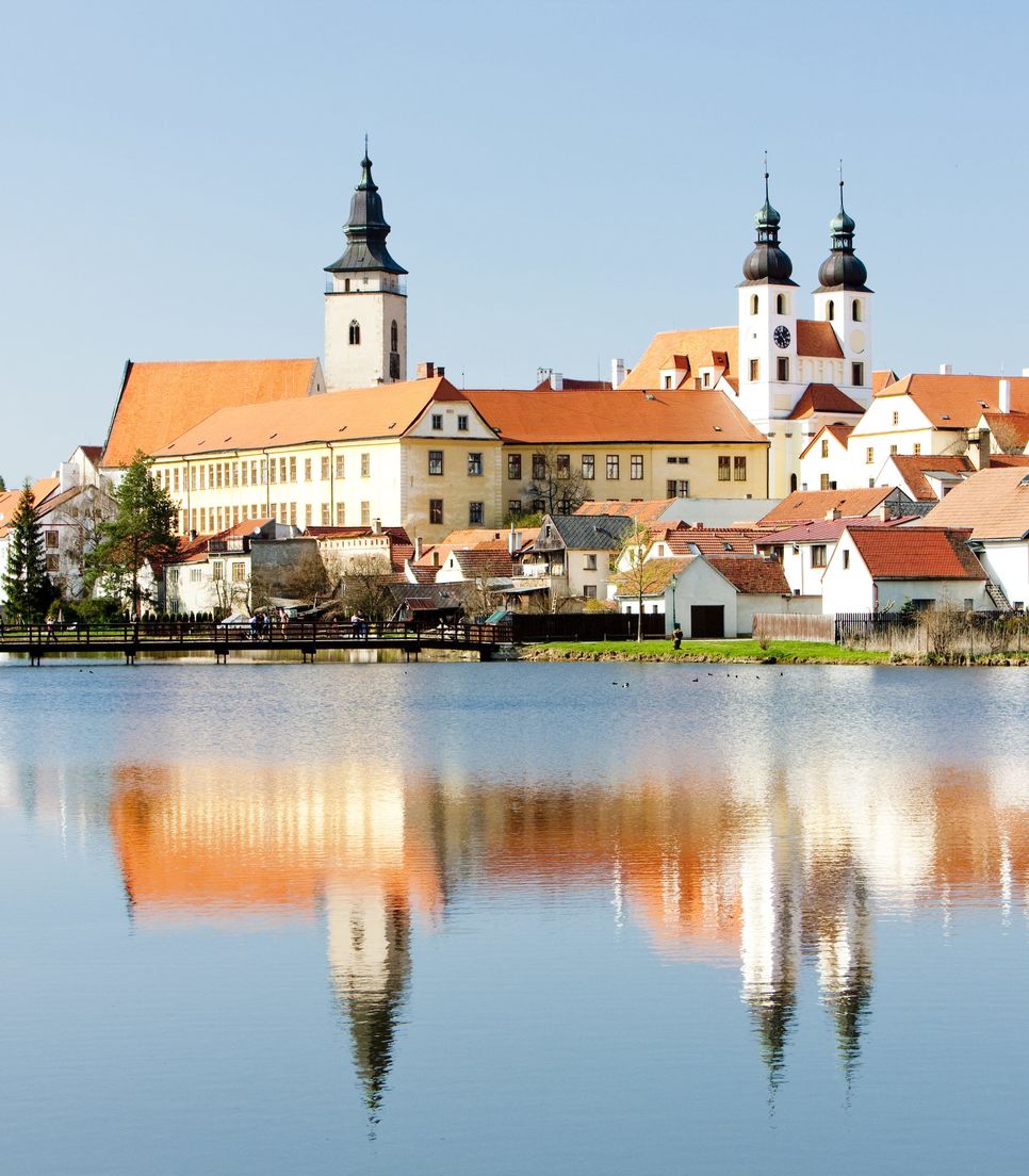 Visit the lovely town of Telc on day 5