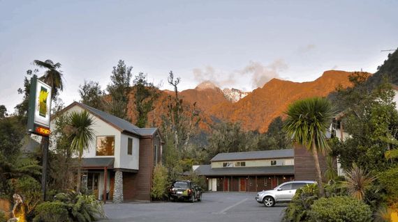 Stylish boutique accommodation in the heart of Franz Josef Glacier Village. Nestled in a lush native rainforest 5 minutes walk to shops, cafes, bars and tour operators