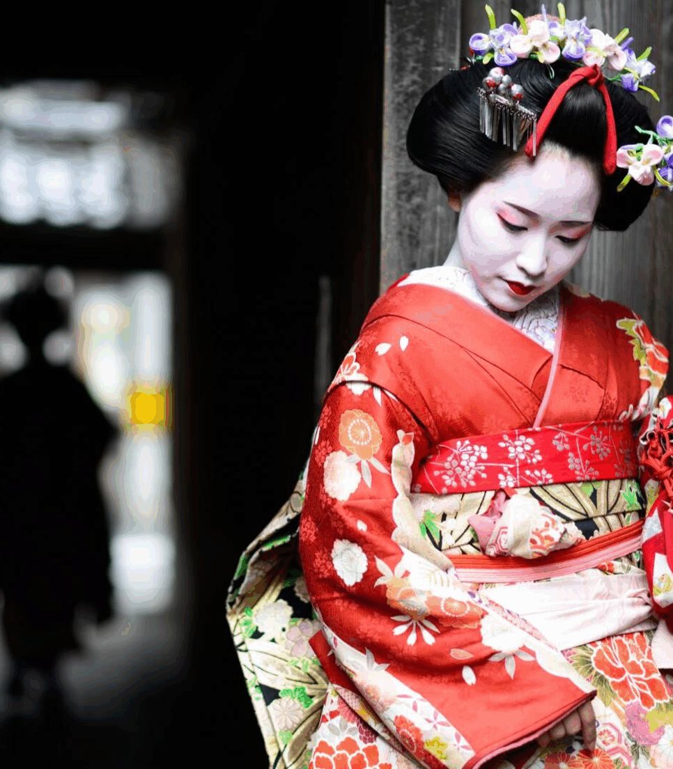 Visit the historic district of Gion on day 12 and see apprentice geishas moving around town