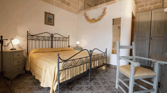 Stay in traditional lodgings on day 4, in a typical Apulian converted farmhouse