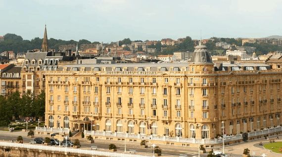 Designed by French architect Charles Mewes for Queen Maria Cristina and built in 1912, this iconic luxury royal hotel is located in the city center