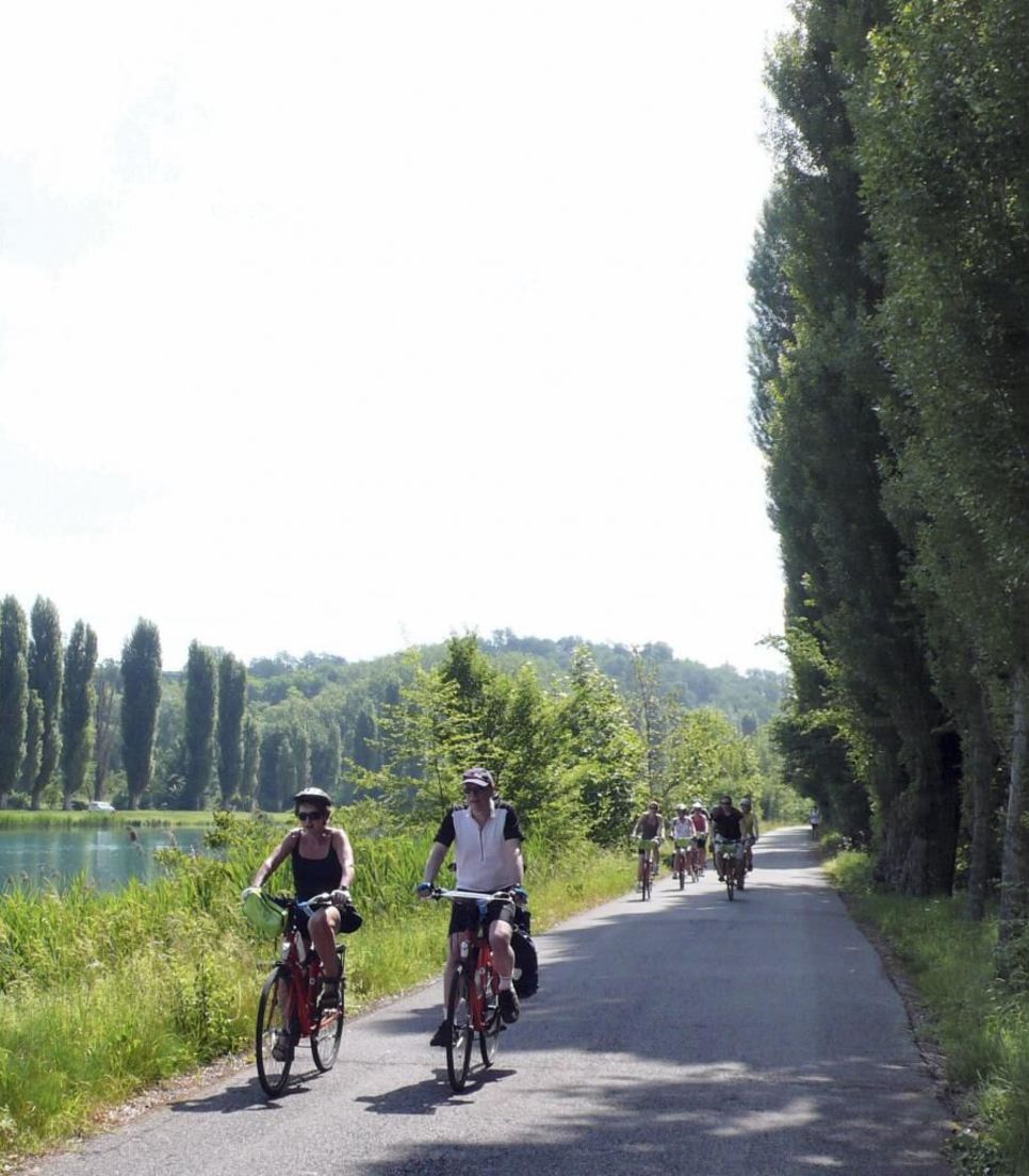 Discover a beautiful and diverse region by bike